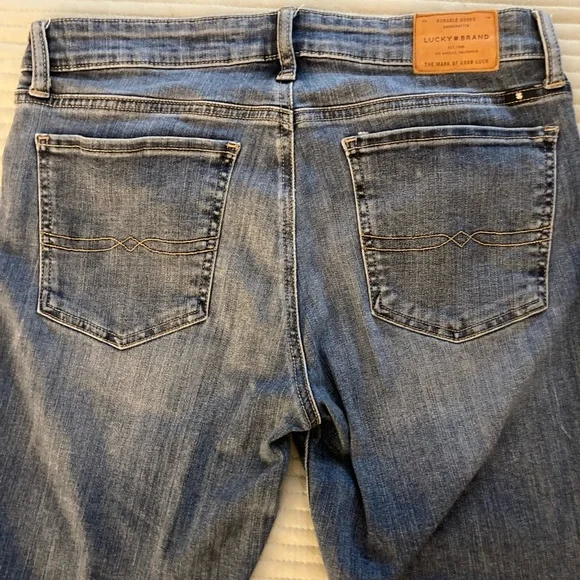 Size 10 Lucky Brand Sweet Boot Jeans. - Picture 3 of 6